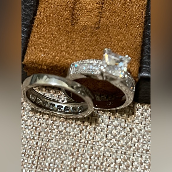 Elegant Silver Women's Ring Set
925 Sterling Silver - Picture 4 of 10